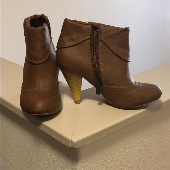 Boots - Picture 2 of 4